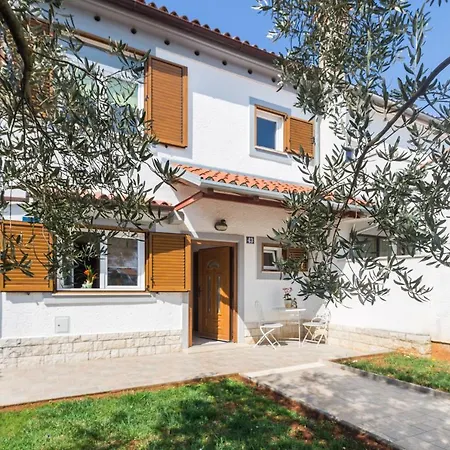 House Oliva بيت للعطل