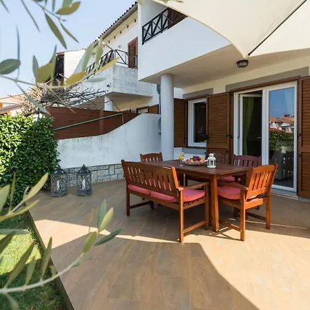 House Oliva بيت للعطل